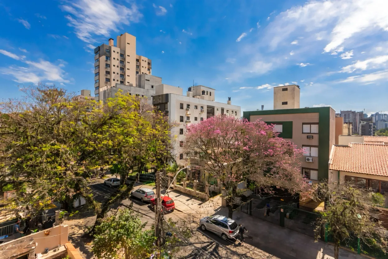 R$ 409.000 - &Oacute;TIMO APARTAMENTO - DE FRENTE - SACADA - 80M2 - 2 DORM - 2 BANHEIROS  Porto Alegre - 