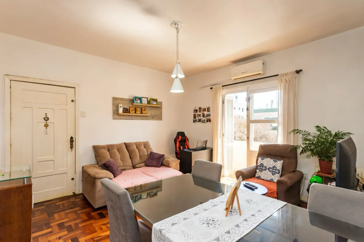 R$ 409.000 - &Oacute;TIMO APARTAMENTO - DE FRENTE - SACADA - 80M2 - 2 DORM - 2 BANHEIROS  Porto Alegre - 