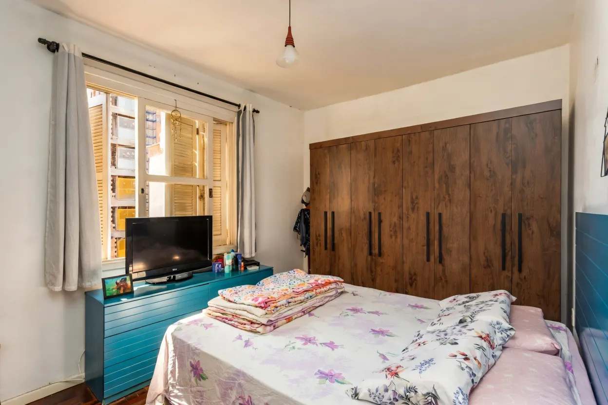R$ 409.000 - &Oacute;TIMO APARTAMENTO - DE FRENTE - SACADA - 80M2 - 2 DORM - 2 BANHEIROS  Porto Alegre - 
