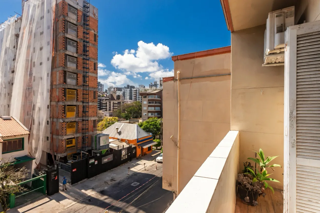 R$ 409.000 - &Oacute;TIMO APARTAMENTO - DE FRENTE - SACADA - 80M2 - 2 DORM - 2 BANHEIROS  Porto Alegre - 