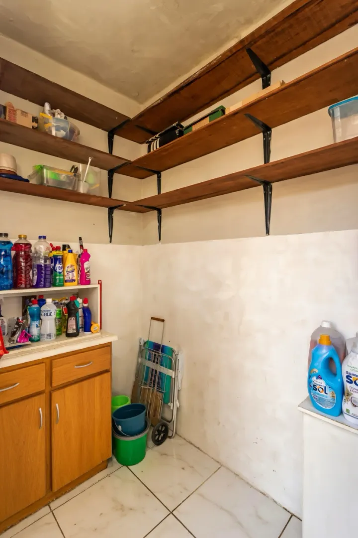 R$ 409.000 - &Oacute;TIMO APARTAMENTO - DE FRENTE - SACADA - 80M2 - 2 DORM - 2 BANHEIROS  Porto Alegre - 