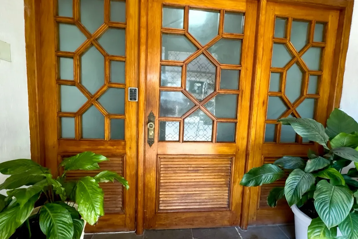R$ 409.000 - &Oacute;TIMO APARTAMENTO - DE FRENTE - SACADA - 80M2 - 2 DORM - 2 BANHEIROS  Porto Alegre - 