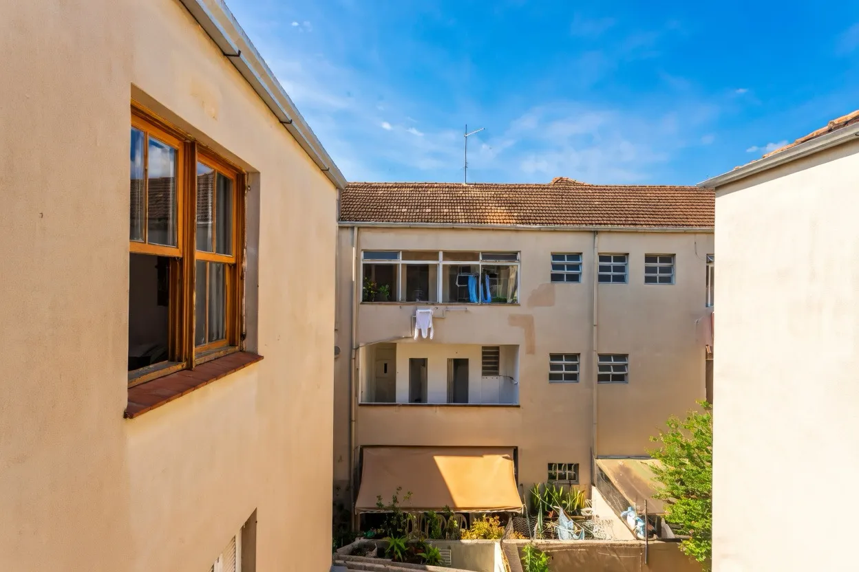 R$ 409.000 - &Oacute;TIMO APARTAMENTO - DE FRENTE - SACADA - 80M2 - 2 DORM - 2 BANHEIROS  Porto Alegre - 
