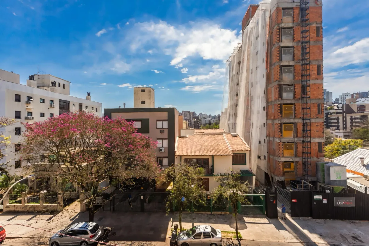 R$ 409.000 - &Oacute;TIMO APARTAMENTO - DE FRENTE - SACADA - 80M2 - 2 DORM - 2 BANHEIROS  Porto Alegre - 