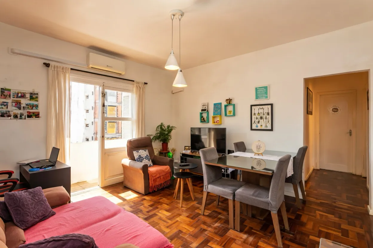 R$ 409.000 - &Oacute;TIMO APARTAMENTO - DE FRENTE - SACADA - 80M2 - 2 DORM - 2 BANHEIROS  Porto Alegre - 