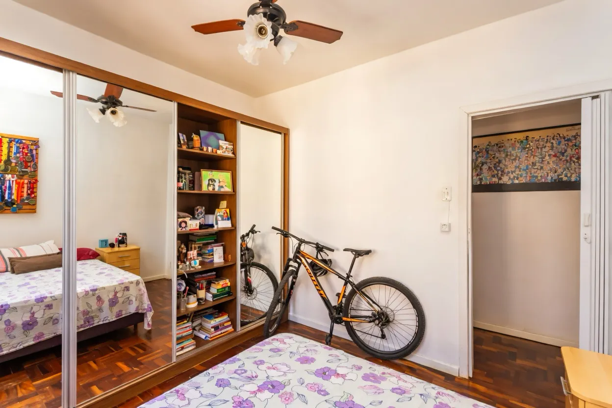 R$ 409.000 - &Oacute;TIMO APARTAMENTO - DE FRENTE - SACADA - 80M2 - 2 DORM - 2 BANHEIROS  Porto Alegre - 