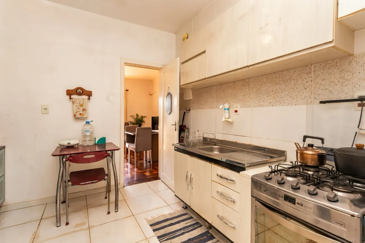 R$ 409.000 - &Oacute;TIMO APARTAMENTO - DE FRENTE - SACADA - 80M2 - 2 DORM - 2 BANHEIROS  Porto Alegre - 
