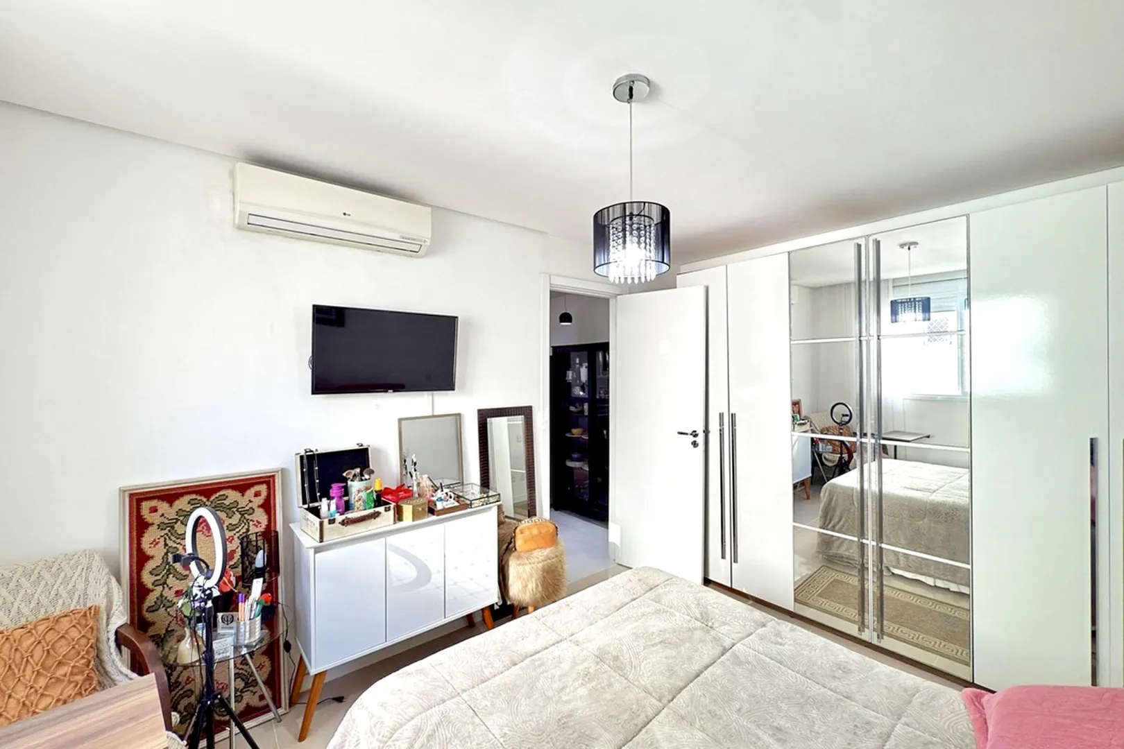 R$ 375.000 - BELO APARTAMENTO - 46M2 - 1 DORM - CHURRASQUEIRA - VISTA - 1 VAGA  Porto Alegre - 