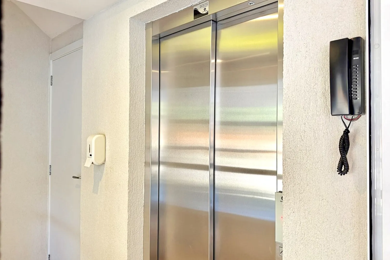 R$ 375.000 - BELO APARTAMENTO - 46M2 - 1 DORM - CHURRASQUEIRA - VISTA - 1 VAGA  Porto Alegre - 