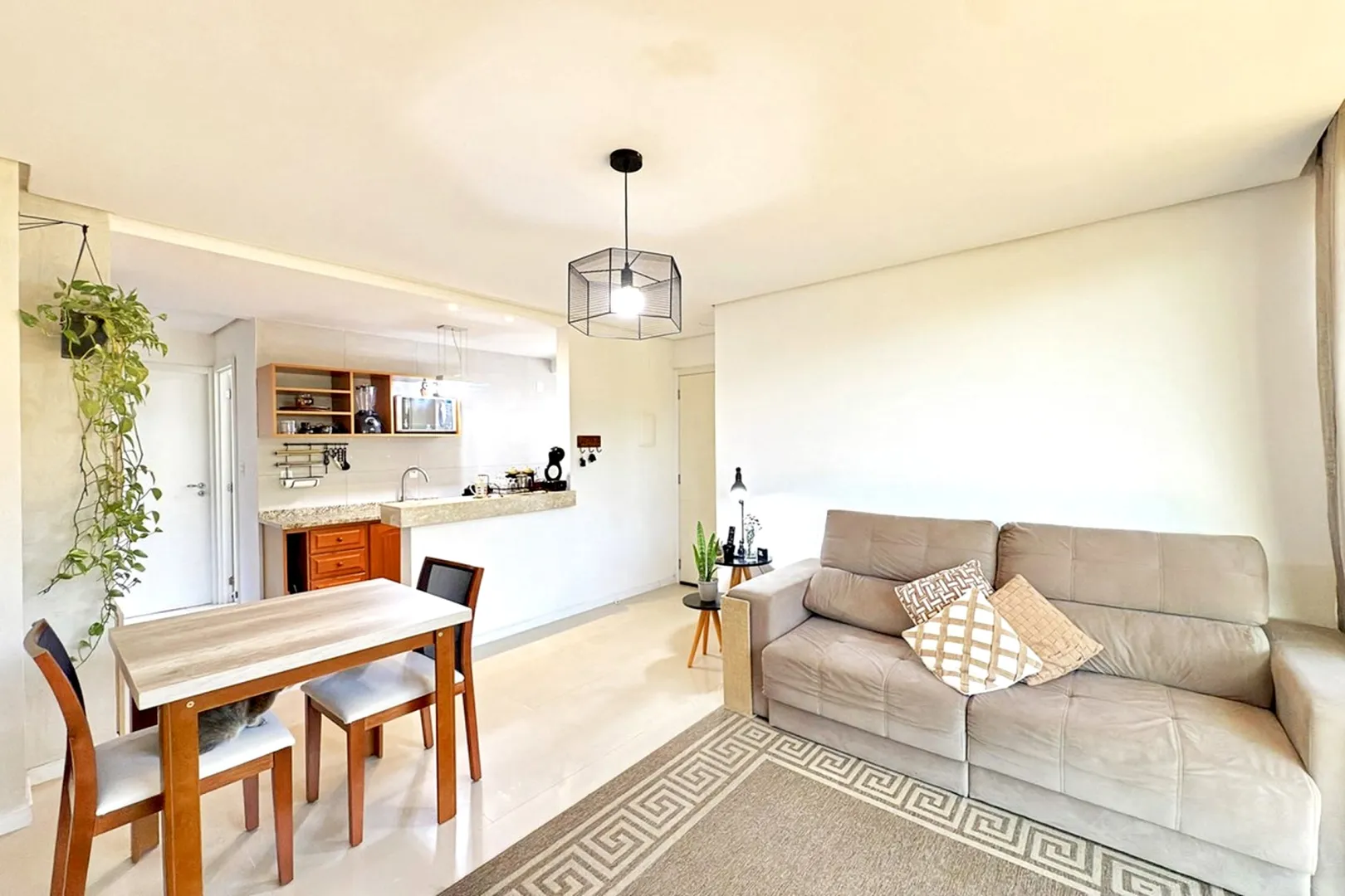 R$ 375.000 - BELO APARTAMENTO - 46M2 - 1 DORM - CHURRASQUEIRA - VISTA - 1 VAGA  Porto Alegre - 