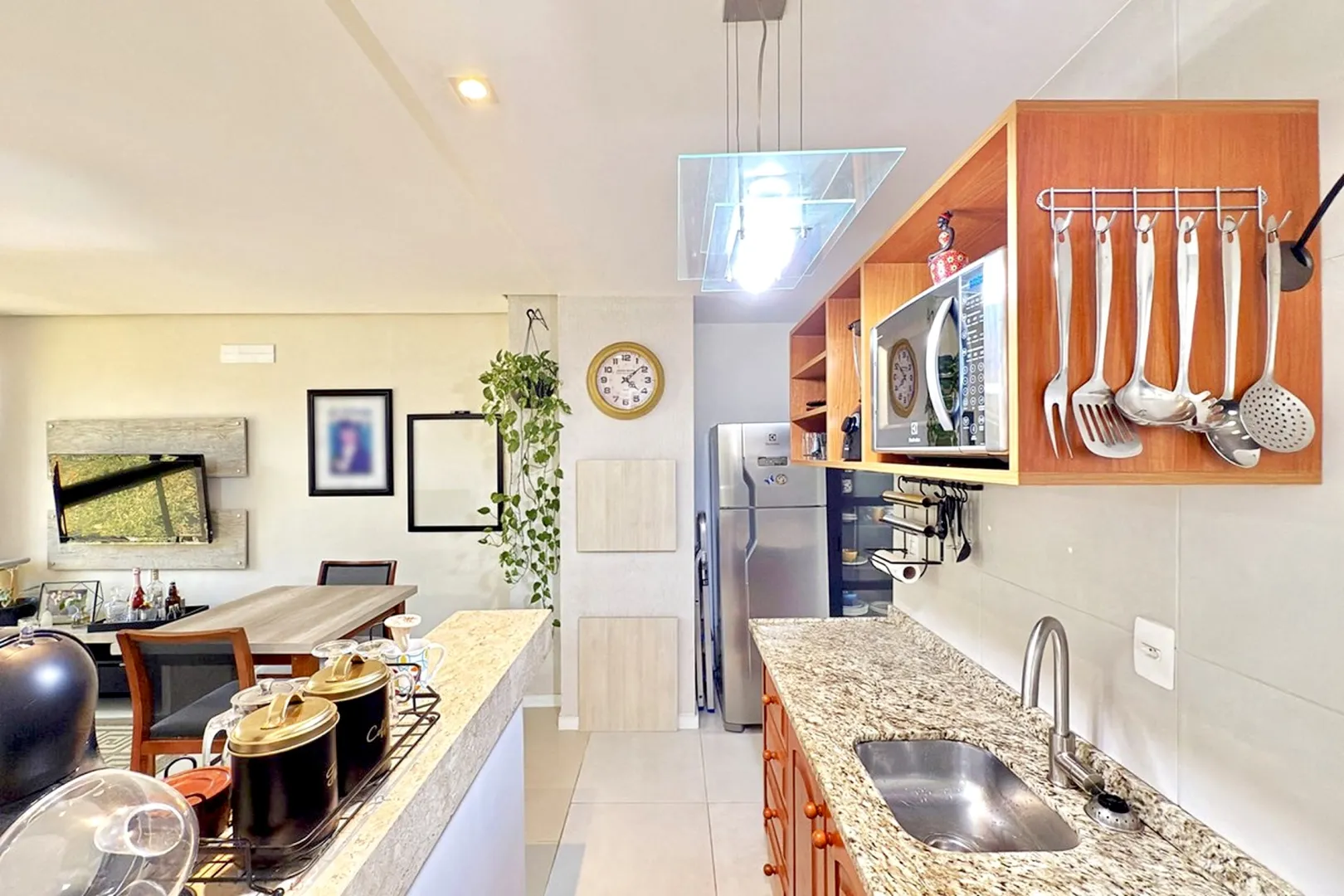 R$ 375.000 - BELO APARTAMENTO - 46M2 - 1 DORM - CHURRASQUEIRA - VISTA - 1 VAGA  Porto Alegre - 