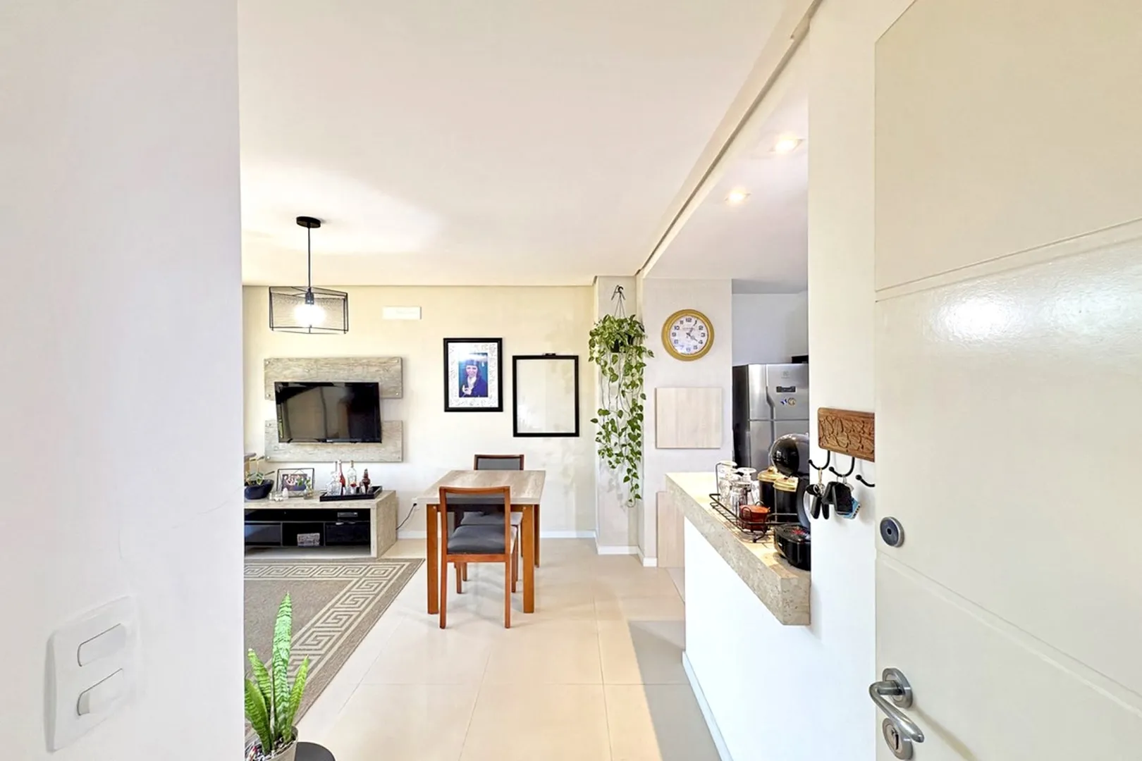 R$ 375.000 - BELO APARTAMENTO - 46M2 - 1 DORM - CHURRASQUEIRA - VISTA - 1 VAGA  Porto Alegre - 