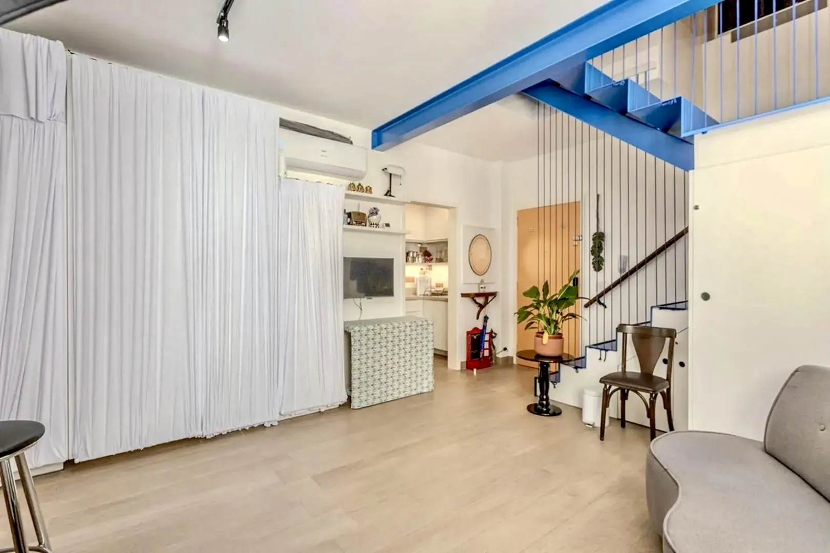 R$ 598.000 - LOFT DUPLEX - 142m2 - 1 DORM - TERRA&Ccedil;O - REFORMADA - VISTA  Porto Alegre - 