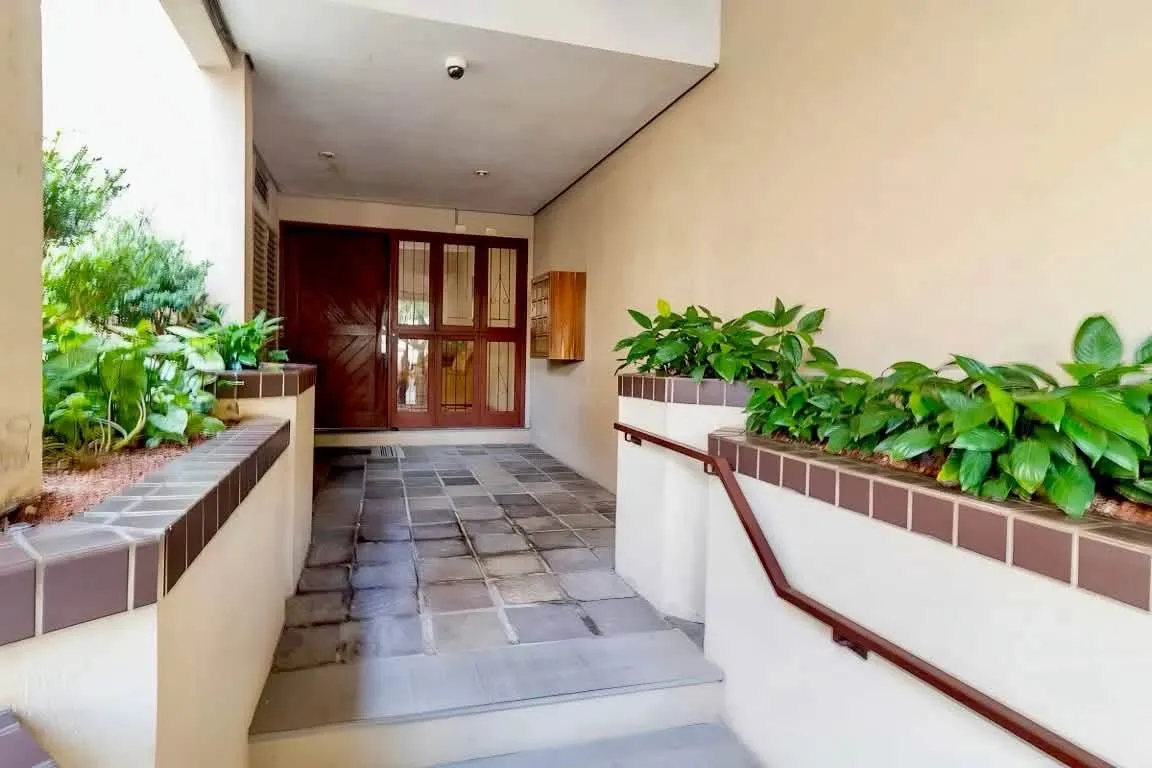 R$ 360.000 - BELO APARTAMENTO - 69M2 - 2 DORM - SACADA - 1 VAGA  Porto Alegre - 