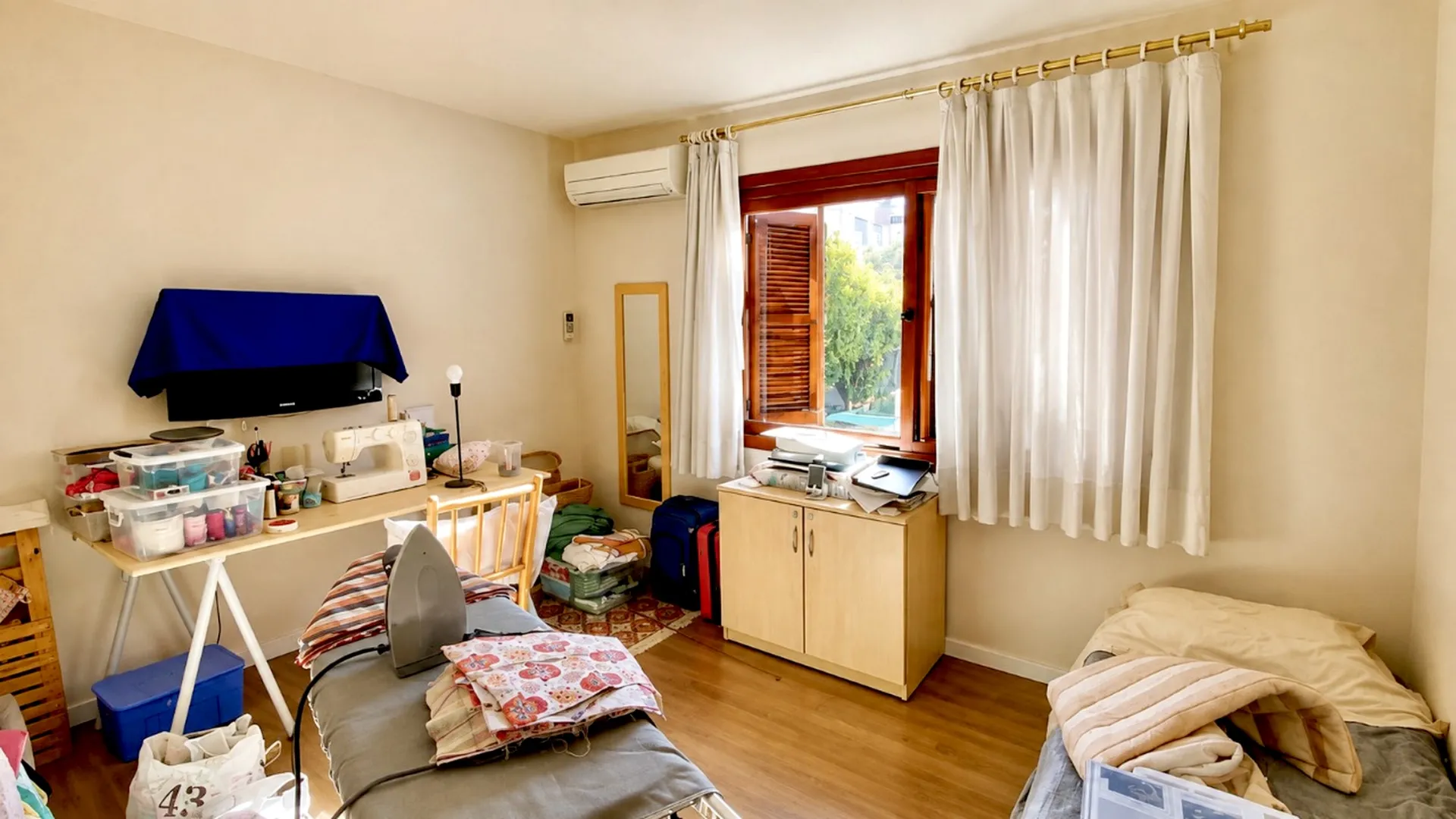 R$ 360.000 - BELO APARTAMENTO - 69M2 - 2 DORM - SACADA - 1 VAGA  Porto Alegre - 