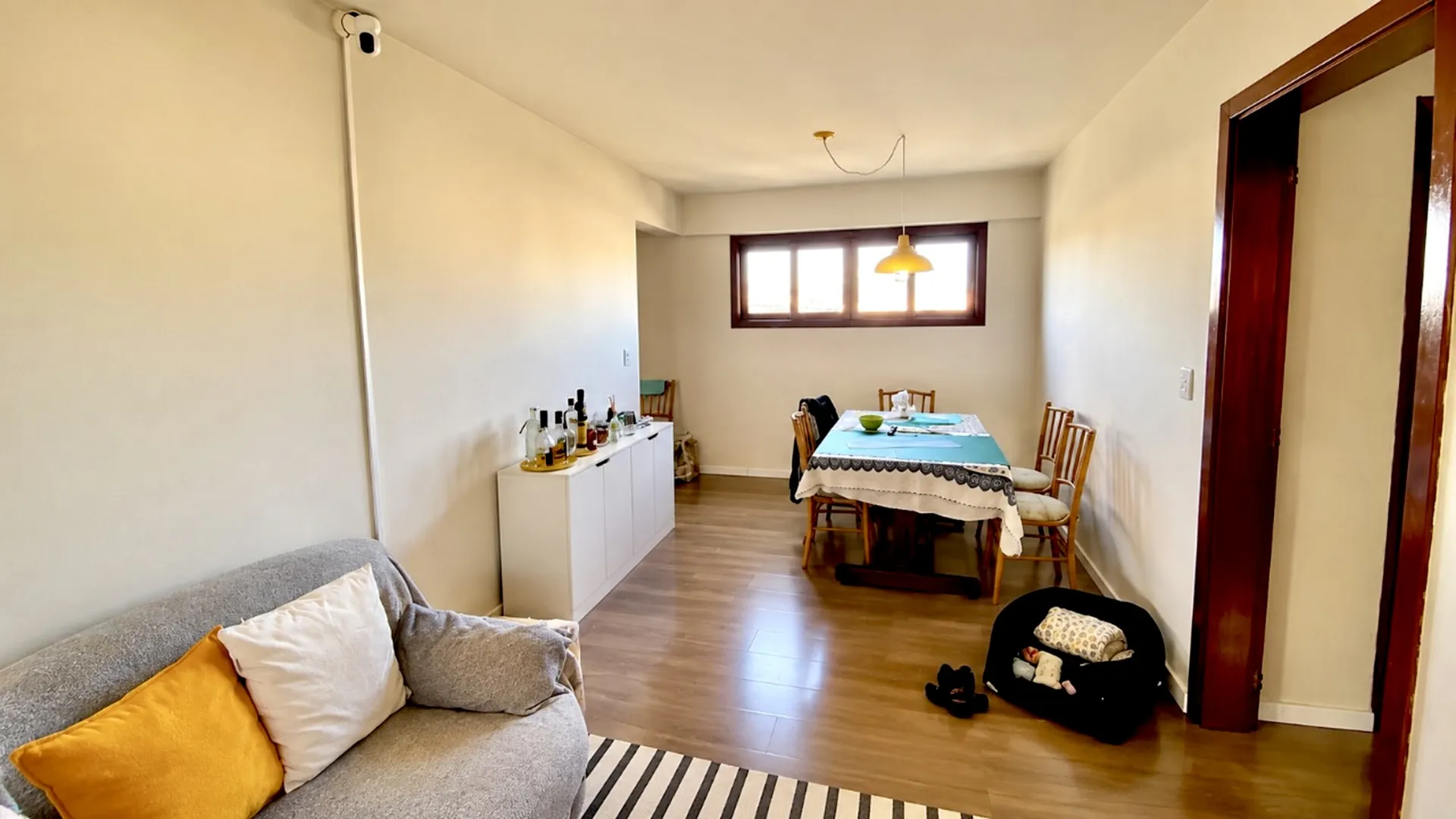 R$ 360.000 - BELO APARTAMENTO - 69M2 - 2 DORM - SACADA - 1 VAGA  Porto Alegre - 