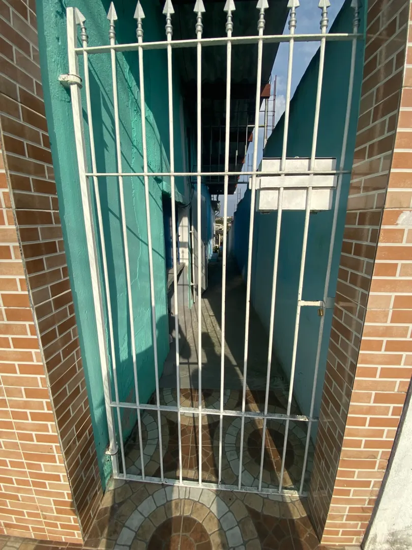 Conjunto de 4 casas 1 Sal&atilde;o comercial - Vila Cecilia  Mogi das Cruzes - 