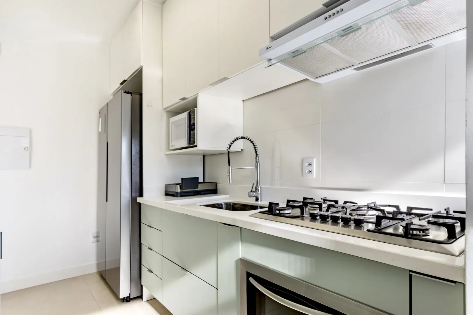 R$ 490.000 - LINDO APARTAMENTO - 66M2 - 2 DORM - REFORMADO - MUITO SOL - VISTA  Porto Alegre - 