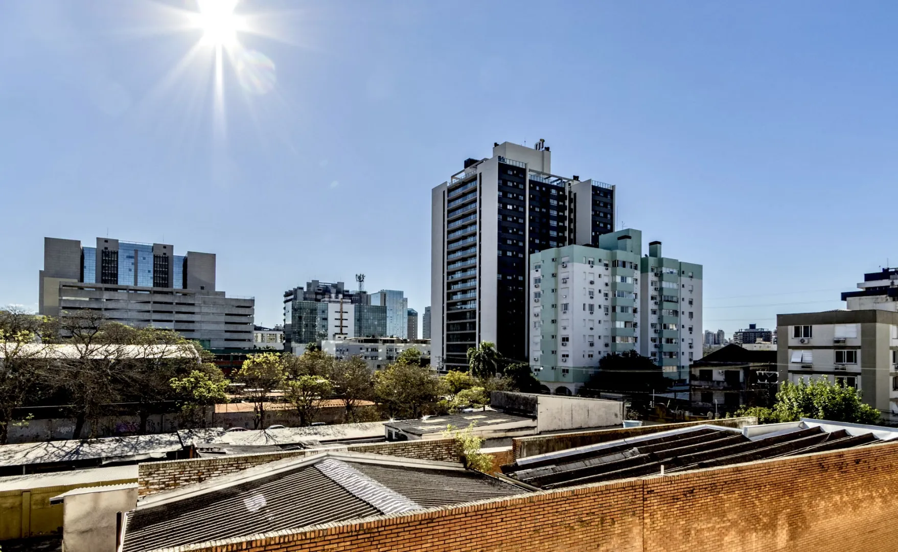 R$ 490.000 - LINDO APARTAMENTO - 66M2 - 2 DORM - REFORMADO - MUITO SOL - VISTA  Porto Alegre - 
