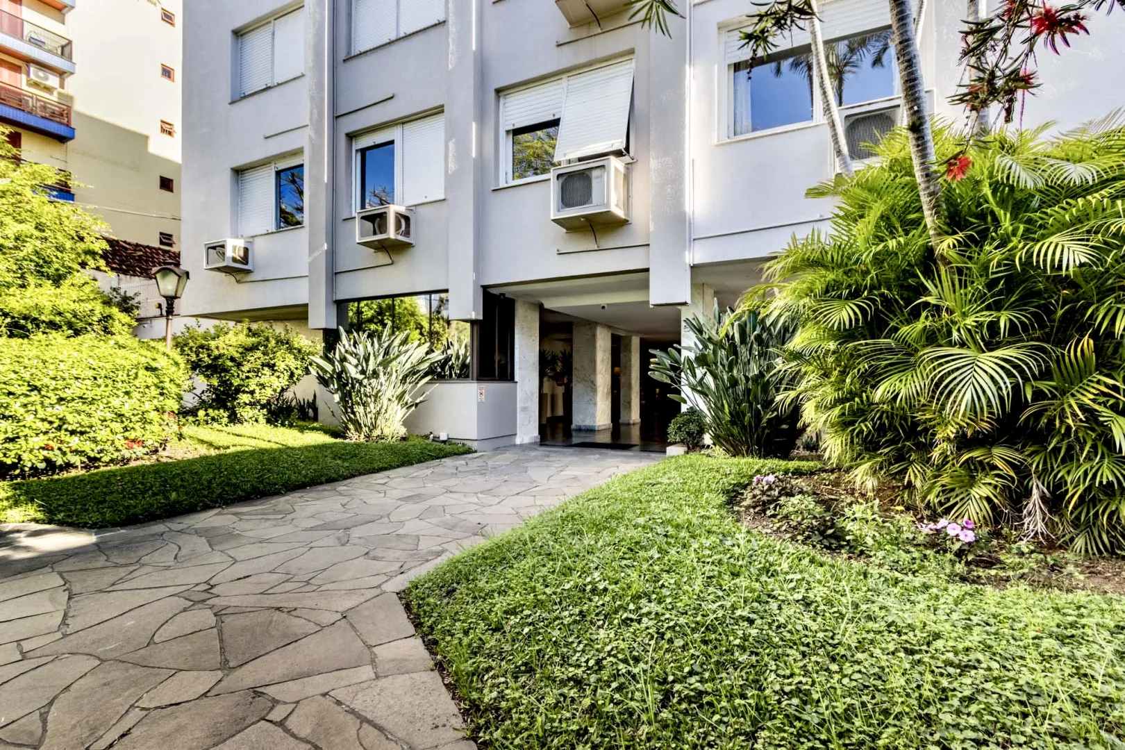 R$ 490.000 - LINDO APARTAMENTO - 66M2 - 2 DORM - REFORMADO - MUITO SOL - VISTA  Porto Alegre - 