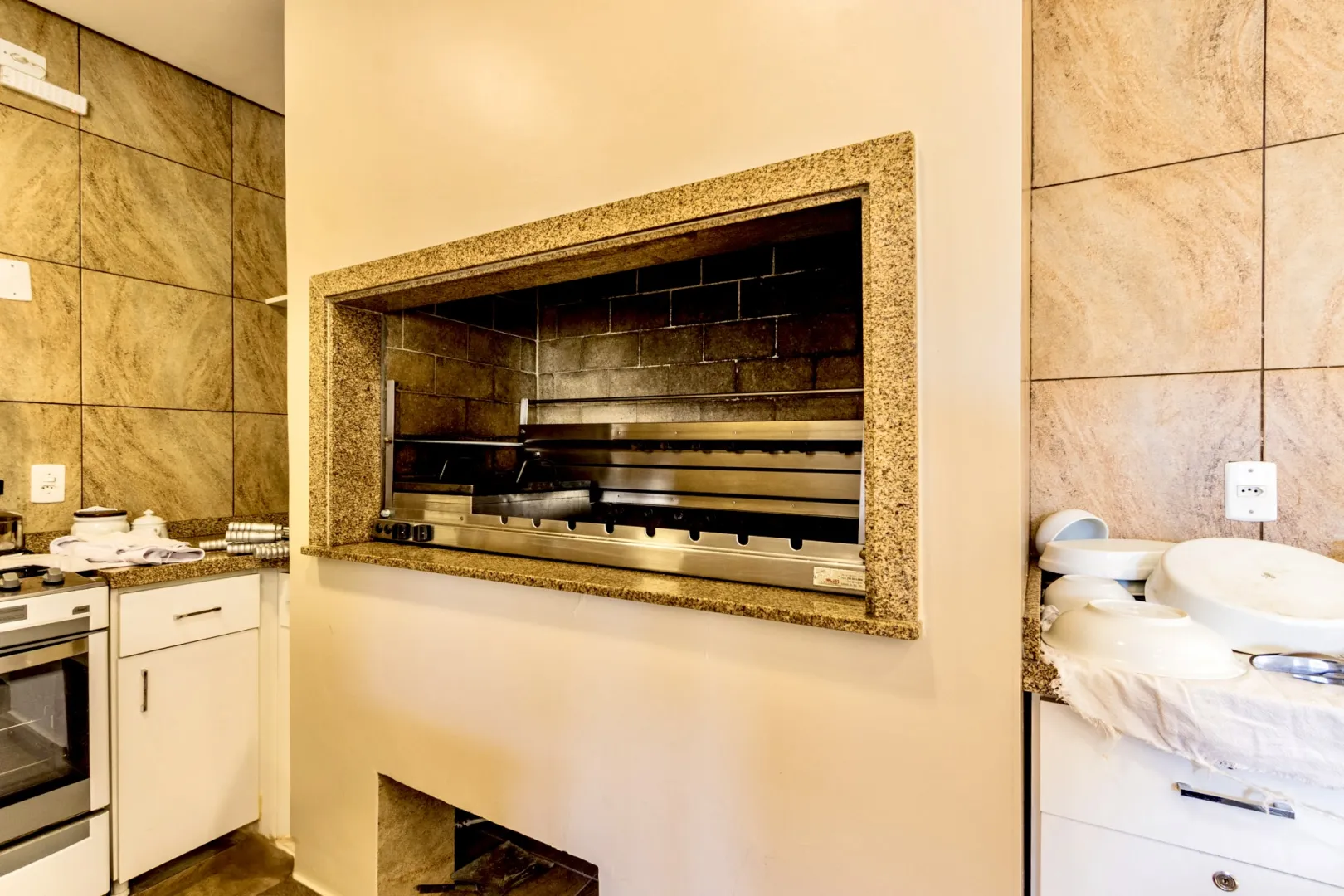 R$ 490.000 - LINDO APARTAMENTO - 66M2 - 2 DORM - REFORMADO - MUITO SOL - VISTA  Porto Alegre - 
