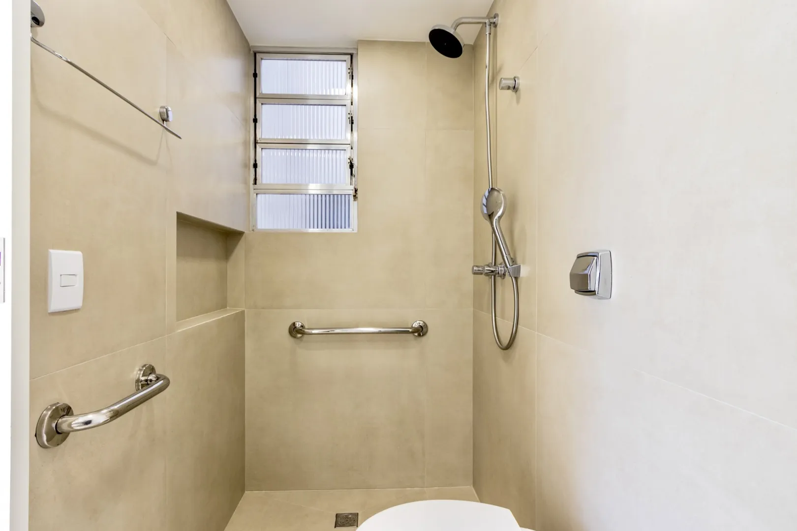R$ 490.000 - LINDO APARTAMENTO - 66M2 - 2 DORM - REFORMADO - MUITO SOL - VISTA  Porto Alegre - 