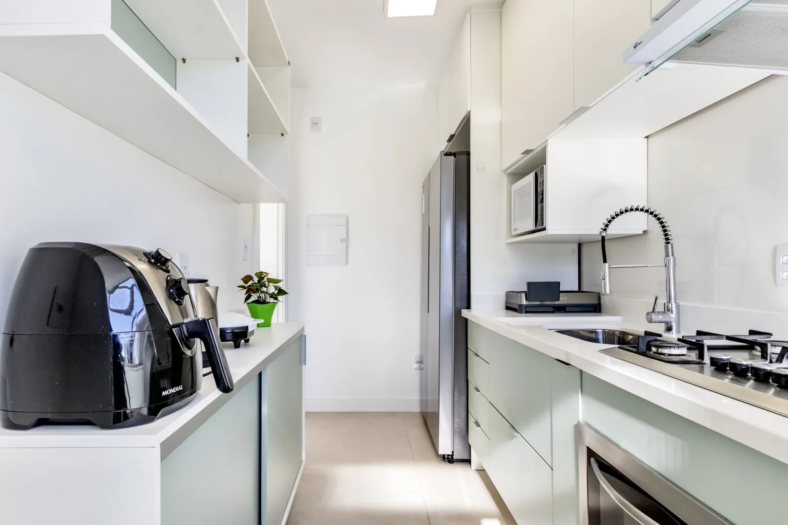 R$ 490.000 - LINDO APARTAMENTO - 66M2 - 2 DORM - REFORMADO - MUITO SOL - VISTA  Porto Alegre - 