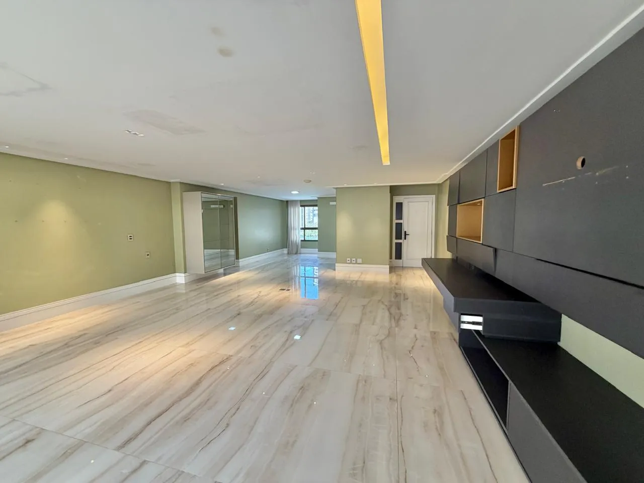 APARTAMENTO ALTO PADR&Atilde;O 4 QUARTOS 3 SU&Iacute;TES VARANDA PISCINA ACADEMIA &Agrave; VENDA NA PITUBA!  Salvador - 