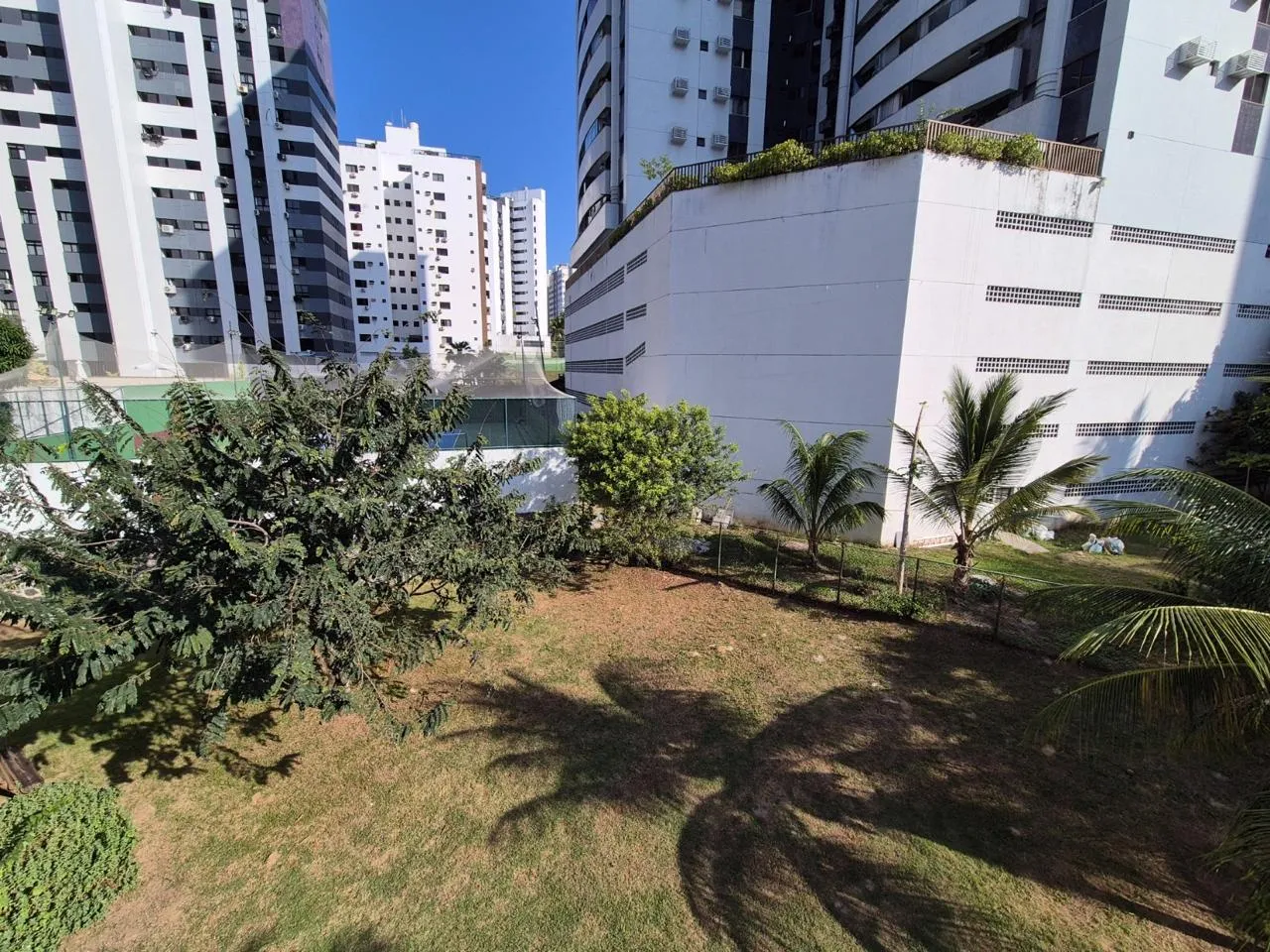 APARTAMENTO ALTO PADR&Atilde;O 4 QUARTOS 3 SU&Iacute;TES VARANDA PISCINA ACADEMIA &Agrave; VENDA NA PITUBA!  Salvador - 