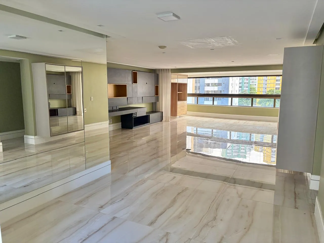APARTAMENTO ALTO PADR&Atilde;O 4 QUARTOS 3 SU&Iacute;TES VARANDA PISCINA ACADEMIA &Agrave; VENDA NA PITUBA!  Salvador - 