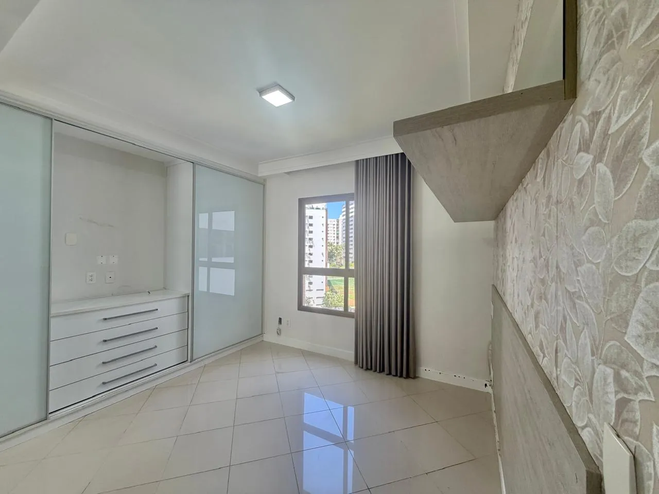 APARTAMENTO ALTO PADR&Atilde;O 4 QUARTOS 3 SU&Iacute;TES VARANDA PISCINA ACADEMIA &Agrave; VENDA NA PITUBA!  Salvador - 