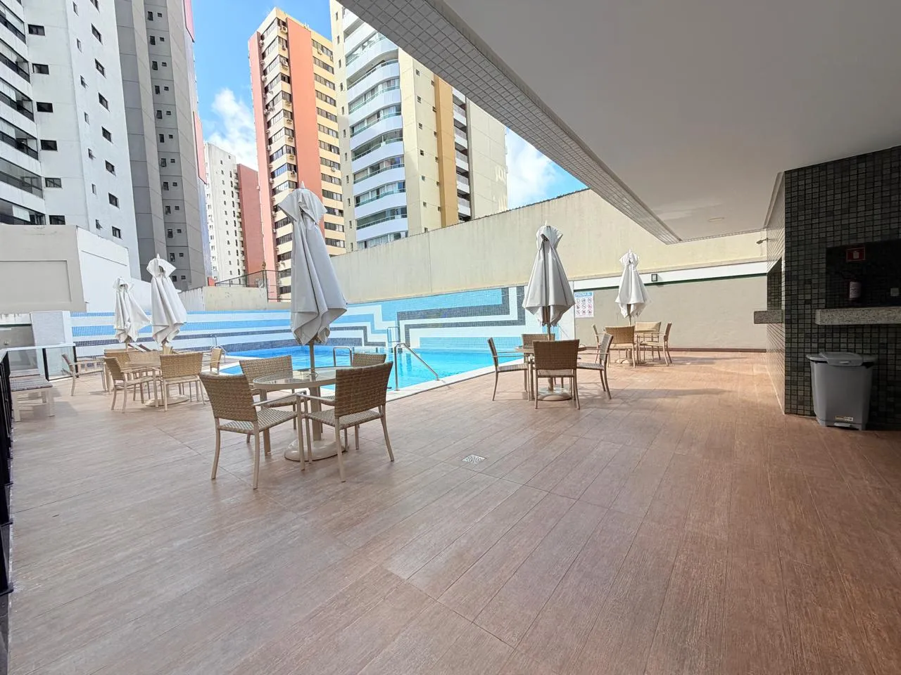 APARTAMENTO 3 QUARTOS SU&Iacute;TE VARANDA DEPEND&Ecirc;NCIA 2 GARAGENS PISCINA ACADEMIA &Agrave; VENDA GRA&Ccedil;A!  Salvador - 