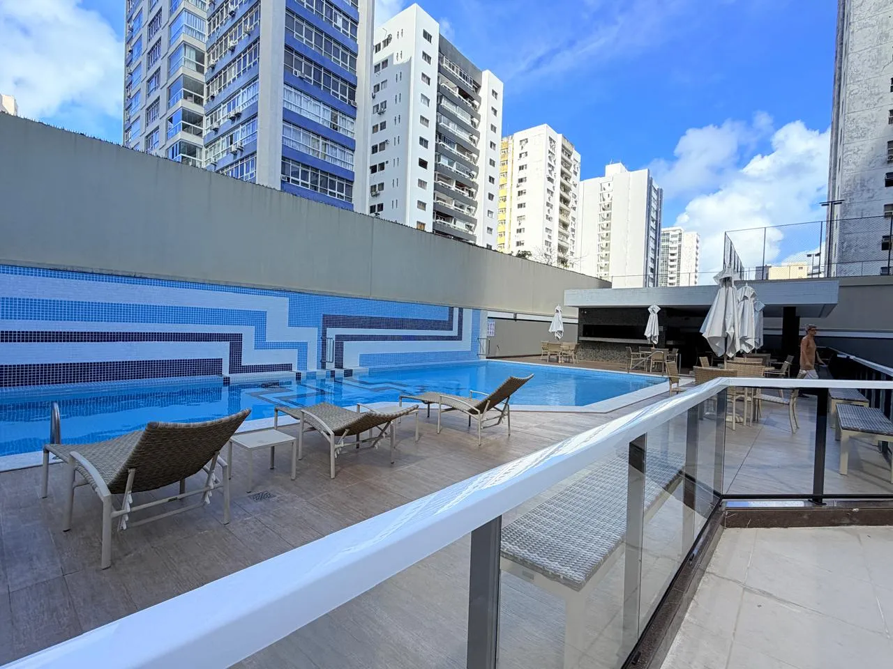 APARTAMENTO 3 QUARTOS SU&Iacute;TE VARANDA DEPEND&Ecirc;NCIA 2 GARAGENS PISCINA ACADEMIA &Agrave; VENDA GRA&Ccedil;A!  Salvador - 