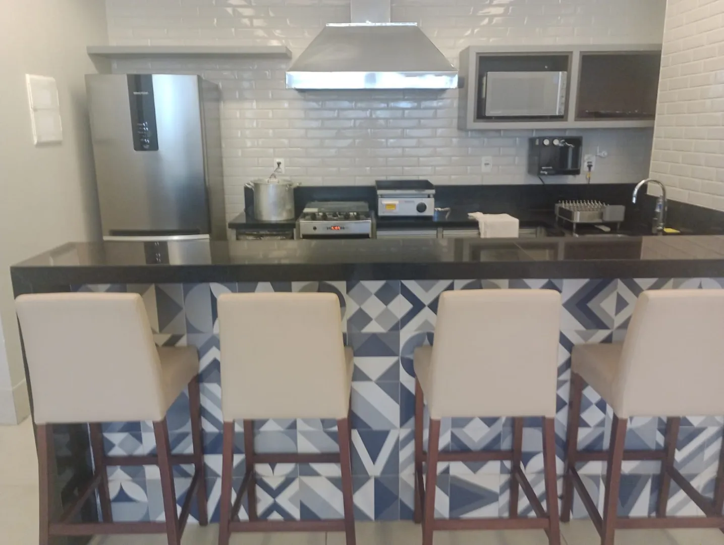 APARTAMENTO 3 QUARTOS 2 SU&Iacute;TES VARANDA PISCINA ACADEMIA QUADRA 2 GARAGENS PITUBA!  Salvador - 