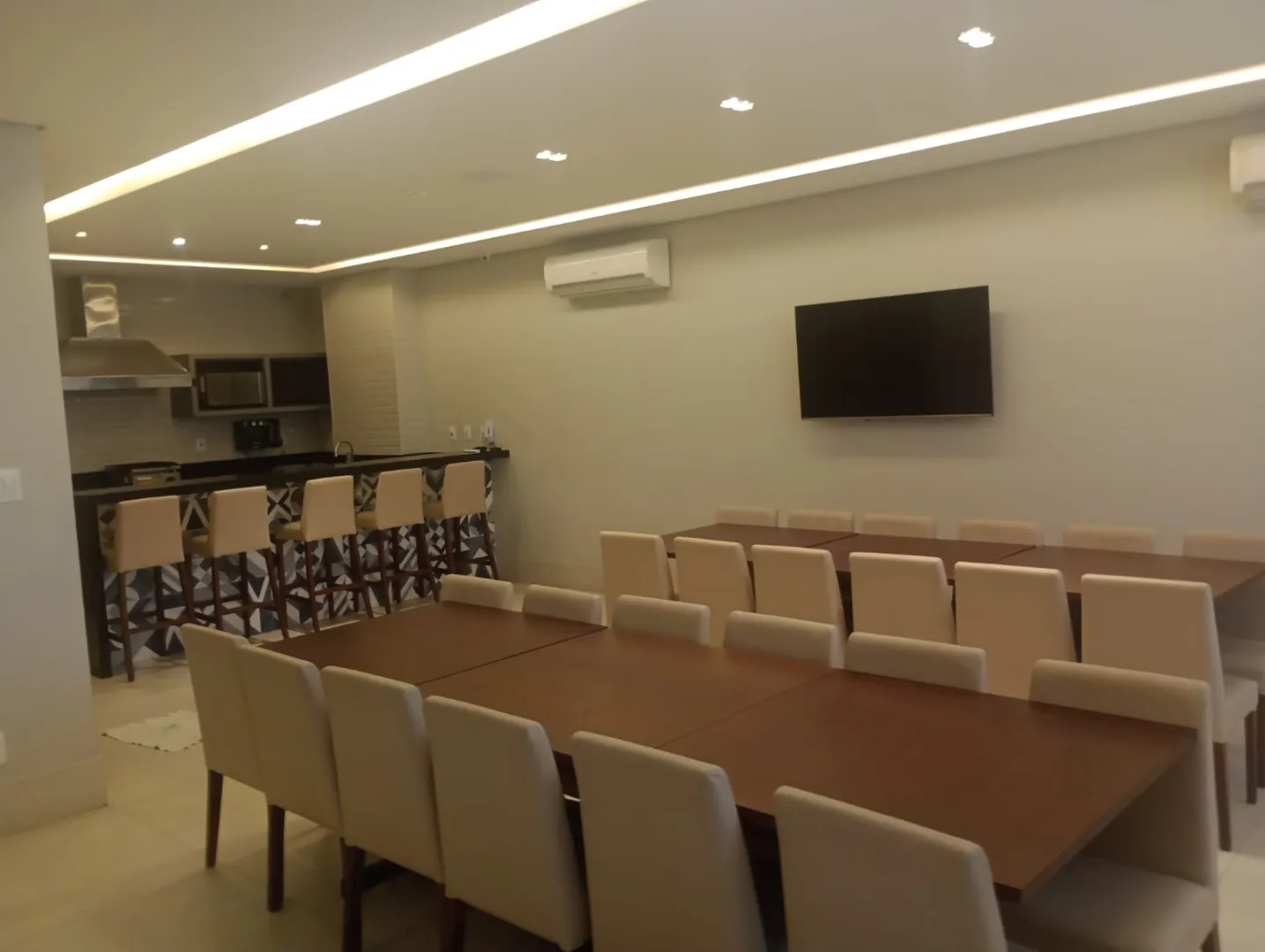 APARTAMENTO 3 QUARTOS 2 SU&Iacute;TES VARANDA PISCINA ACADEMIA QUADRA 2 GARAGENS PITUBA!  Salvador - 