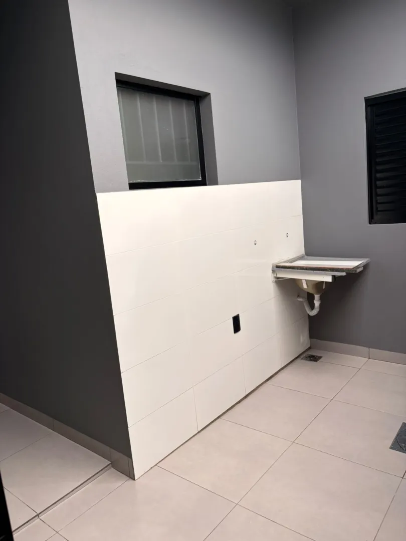 Casa moderna com ambientes bem distribu&iacute;dos e &oacute;tima ilumina&ccedil;&atilde;o natural  Santa Cruz do Rio Pardo - 