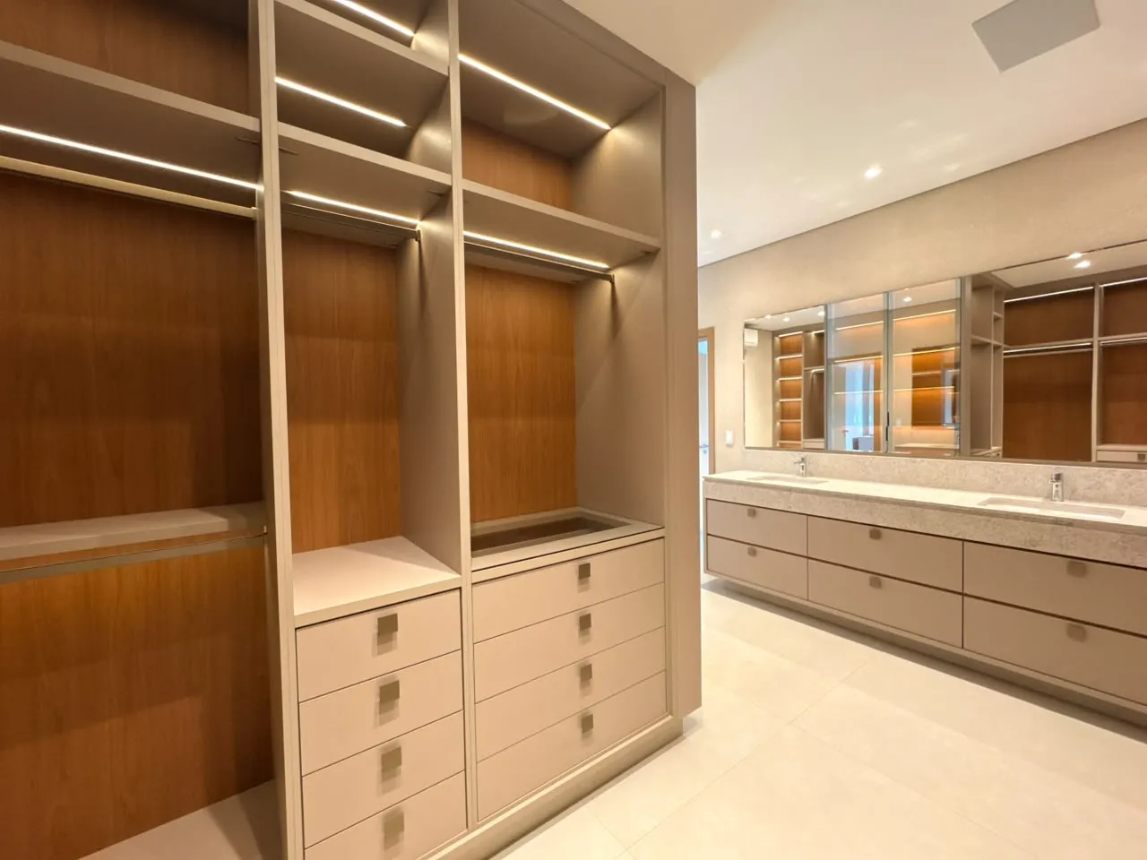 Casa &agrave; Venda Condom&iacute;nio Alphaville 1, 4 Su&iacute;tes, 420m&sup2;, Ribeir&atilde;o Preto/SP  Ribeirão Preto - 