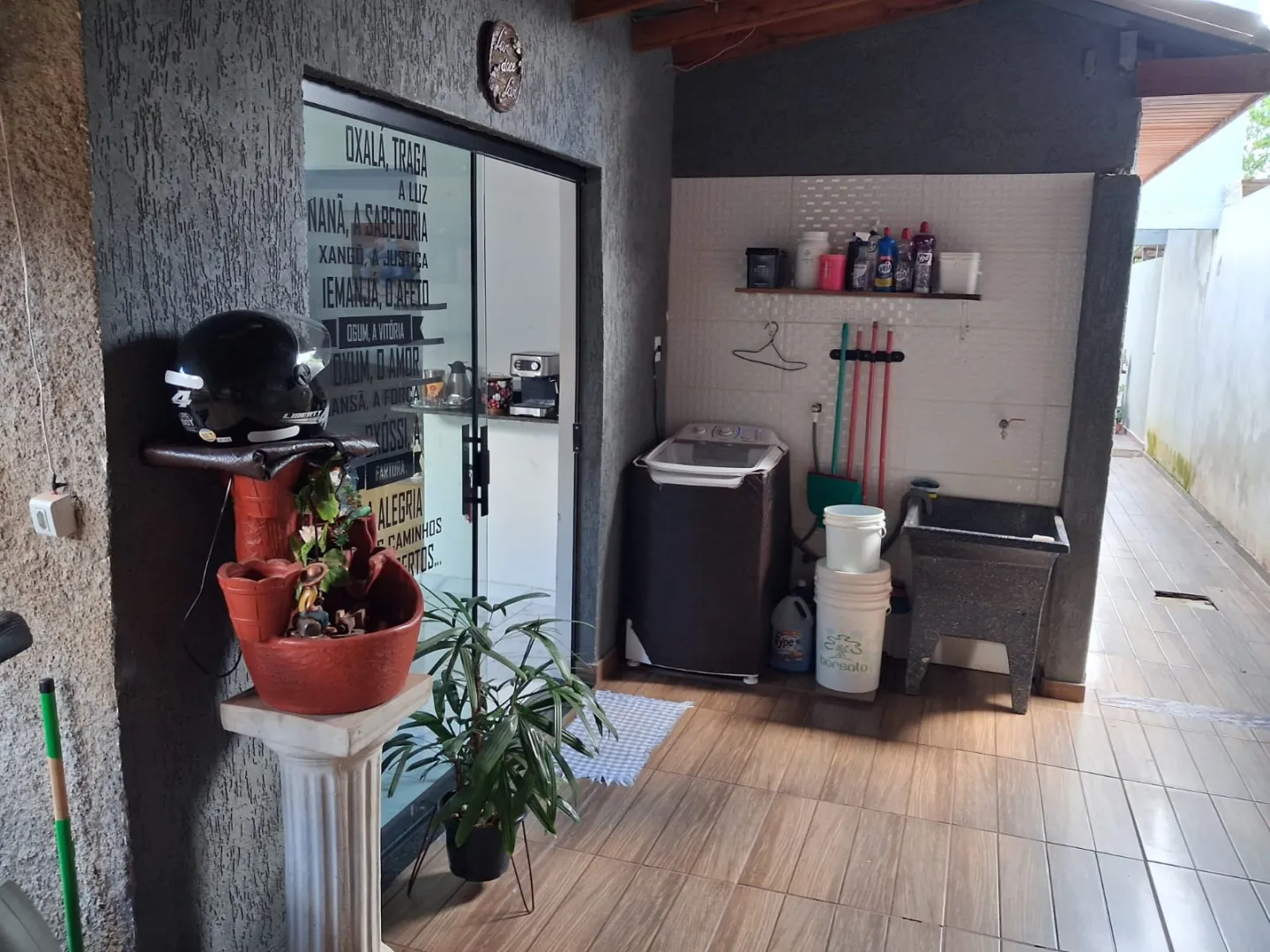 Casa confort&aacute;vel com su&iacute;te, espa&ccedil;o gourmet e quintal amplo  Santa Cruz do Rio Pardo - 