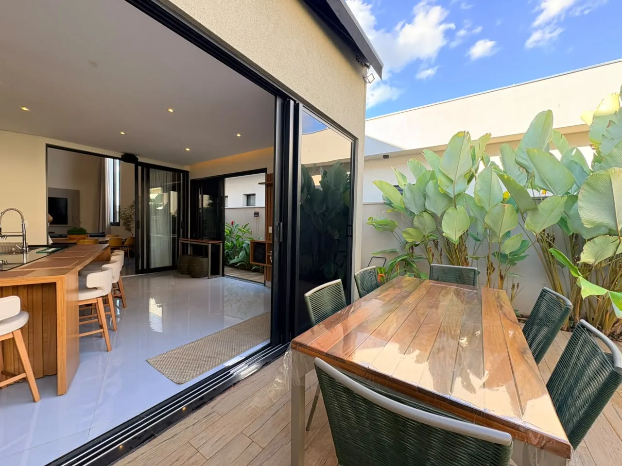 Casa &agrave; Venda Condom&iacute;nio San Paolo, 3 Su&iacute;tes, Piscina Aquecida, 250m&sup2;, Ribeir&atilde;o Preto/SP  Ribeirão Preto - 