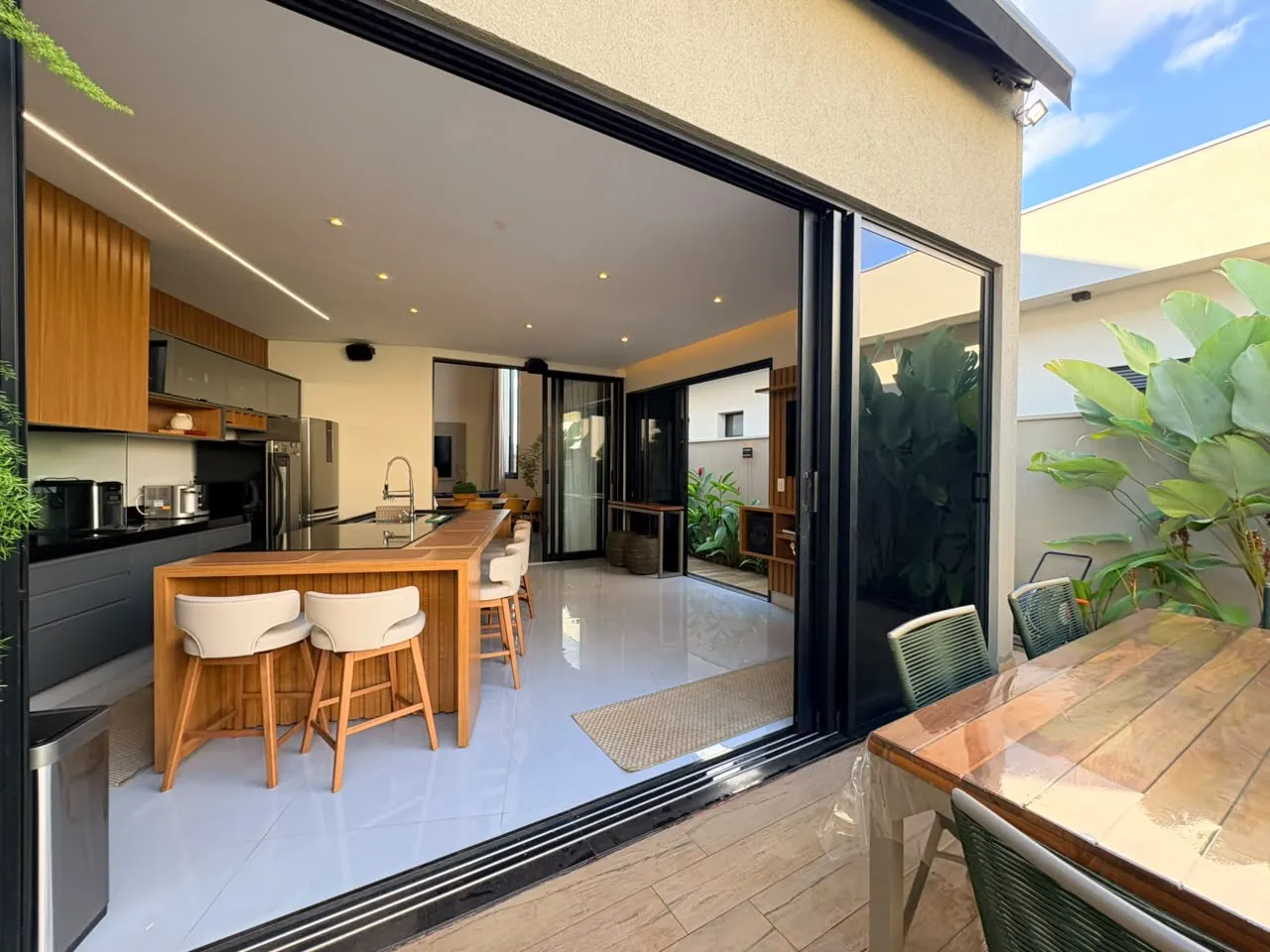 Casa &agrave; Venda Condom&iacute;nio San Paolo, 3 Su&iacute;tes, Piscina Aquecida, 250m&sup2;, Ribeir&atilde;o Preto/SP  Ribeirão Preto - 