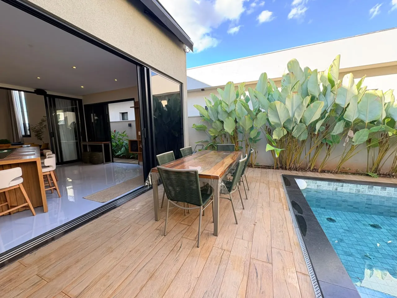 Casa &agrave; Venda Condom&iacute;nio San Paolo, 3 Su&iacute;tes, Piscina Aquecida, 250m&sup2;, Ribeir&atilde;o Preto/SP  Ribeirão Preto - 