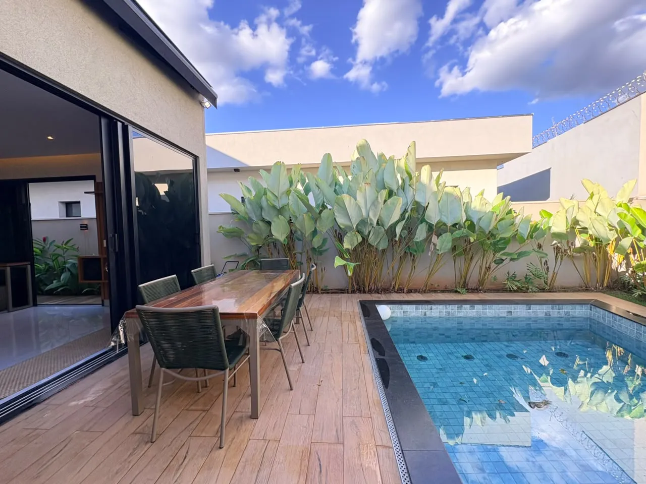Casa &agrave; Venda Condom&iacute;nio San Paolo, 3 Su&iacute;tes, Piscina Aquecida, 250m&sup2;, Ribeir&atilde;o Preto/SP  Ribeirão Preto - 