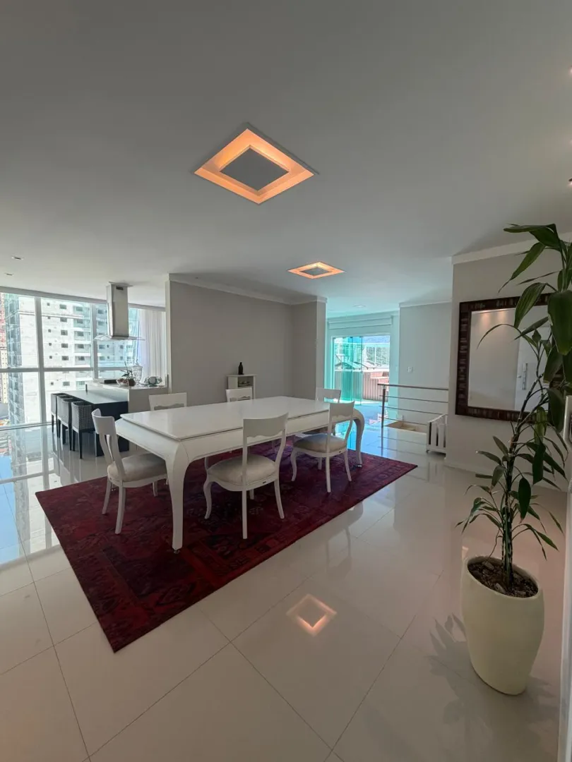Ilhas Cayman | Duplex com Piscina Privativa na Quadra do Mar  Itapema - 