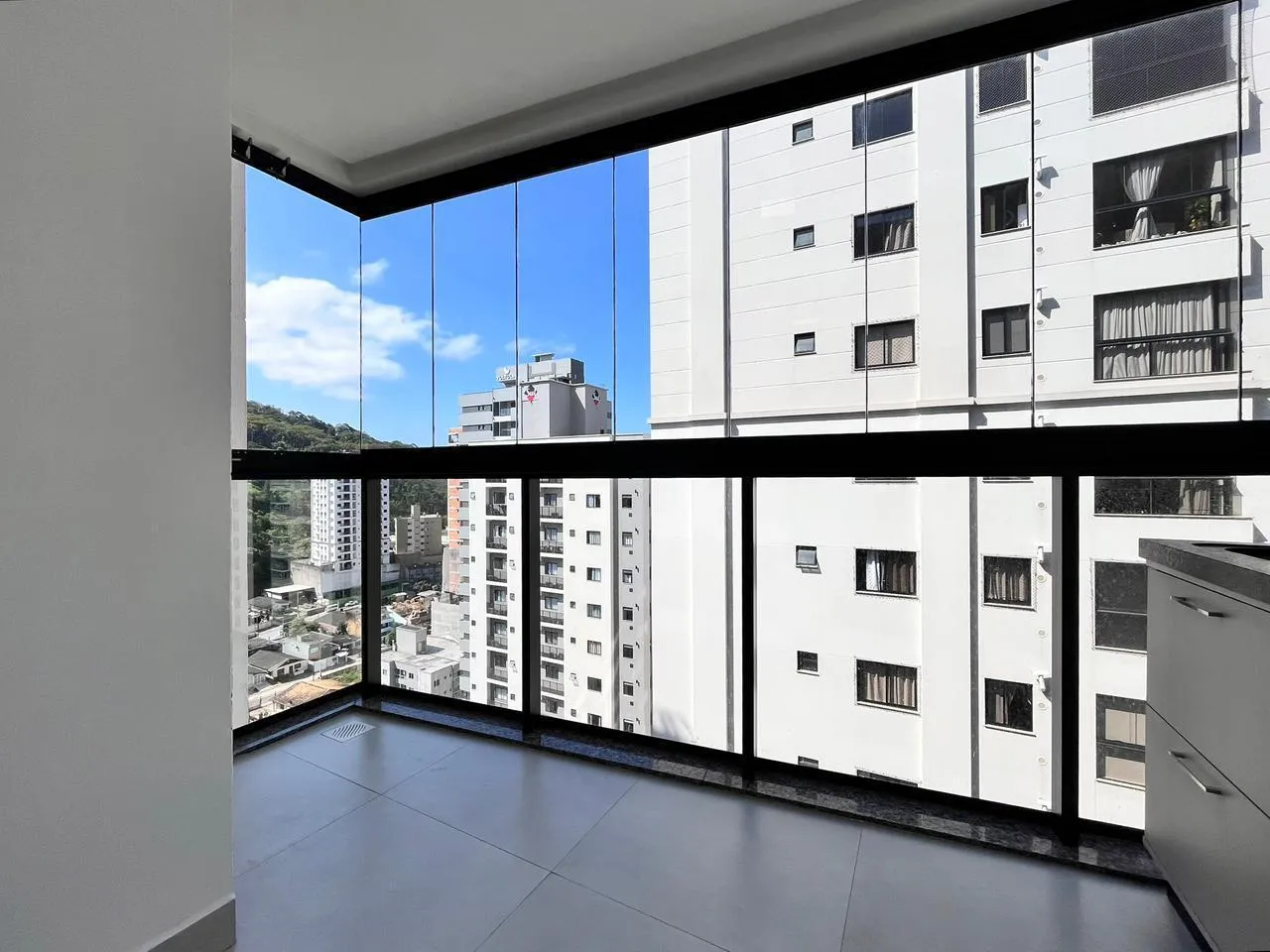 TROPICAL VILLAGE RESIDENCE | Apartamento em Itapema | 2 Dormit&oacute;rios, 1 Su&iacute;te e 1 Vaga  Itapema - 