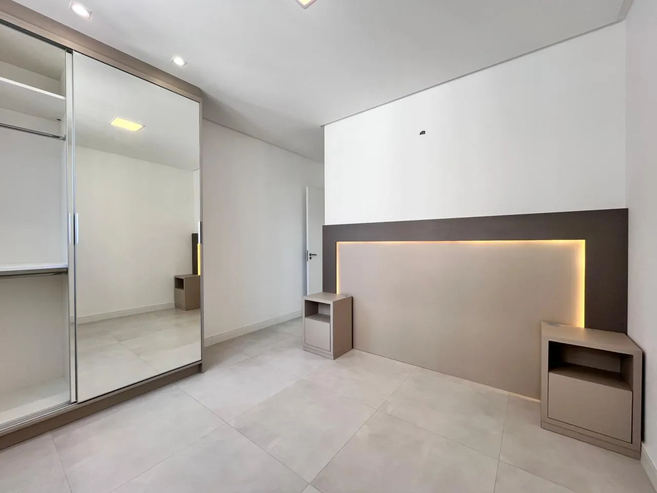 TROPICAL VILLAGE RESIDENCE | Apartamento em Itapema | 2 Dormit&oacute;rios, 1 Su&iacute;te e 1 Vaga  Itapema - 