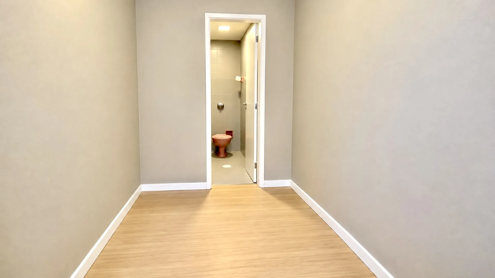 R$ 392.000 - APARTAMENTO DE FRENTE - REFORMADO - 73M2 - 2 DORM - DEPEND&Ecirc;NCIA - 1 VAGA  Porto Alegre - 