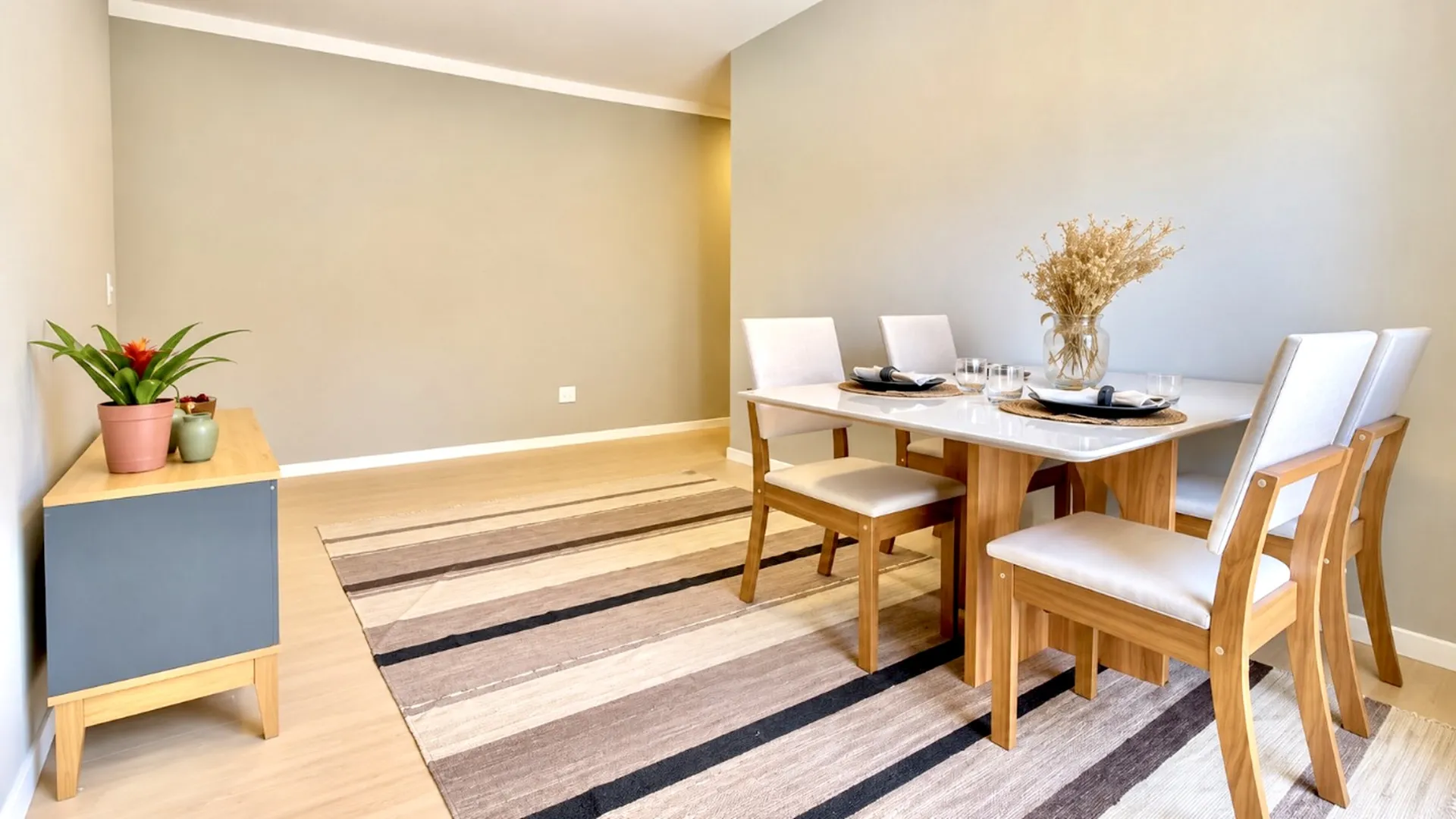 R$ 392.000 - APARTAMENTO DE FRENTE - REFORMADO - 73M2 - 2 DORM - DEPEND&Ecirc;NCIA - 1 VAGA  Porto Alegre - 