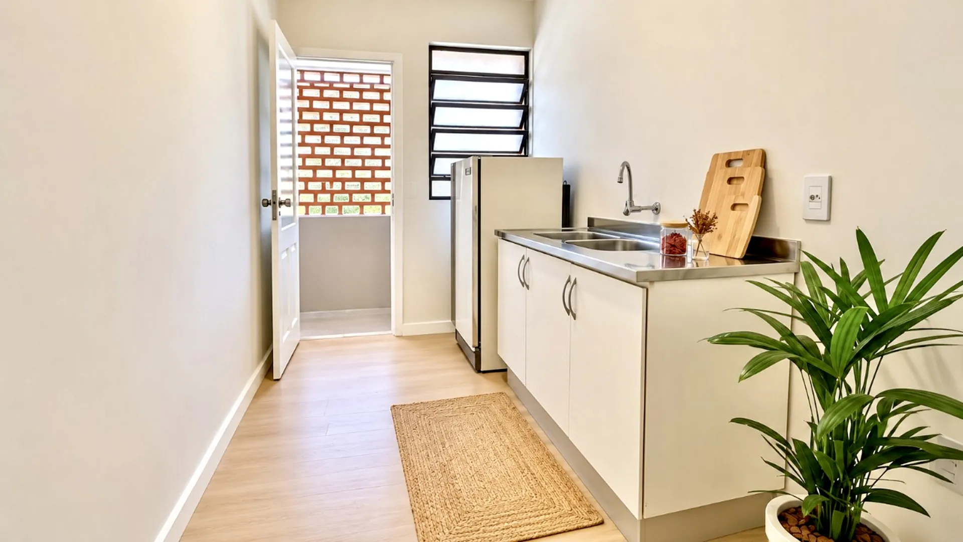 R$ 392.000 - APARTAMENTO DE FRENTE - REFORMADO - 73M2 - 2 DORM - DEPEND&Ecirc;NCIA - 1 VAGA  Porto Alegre - 