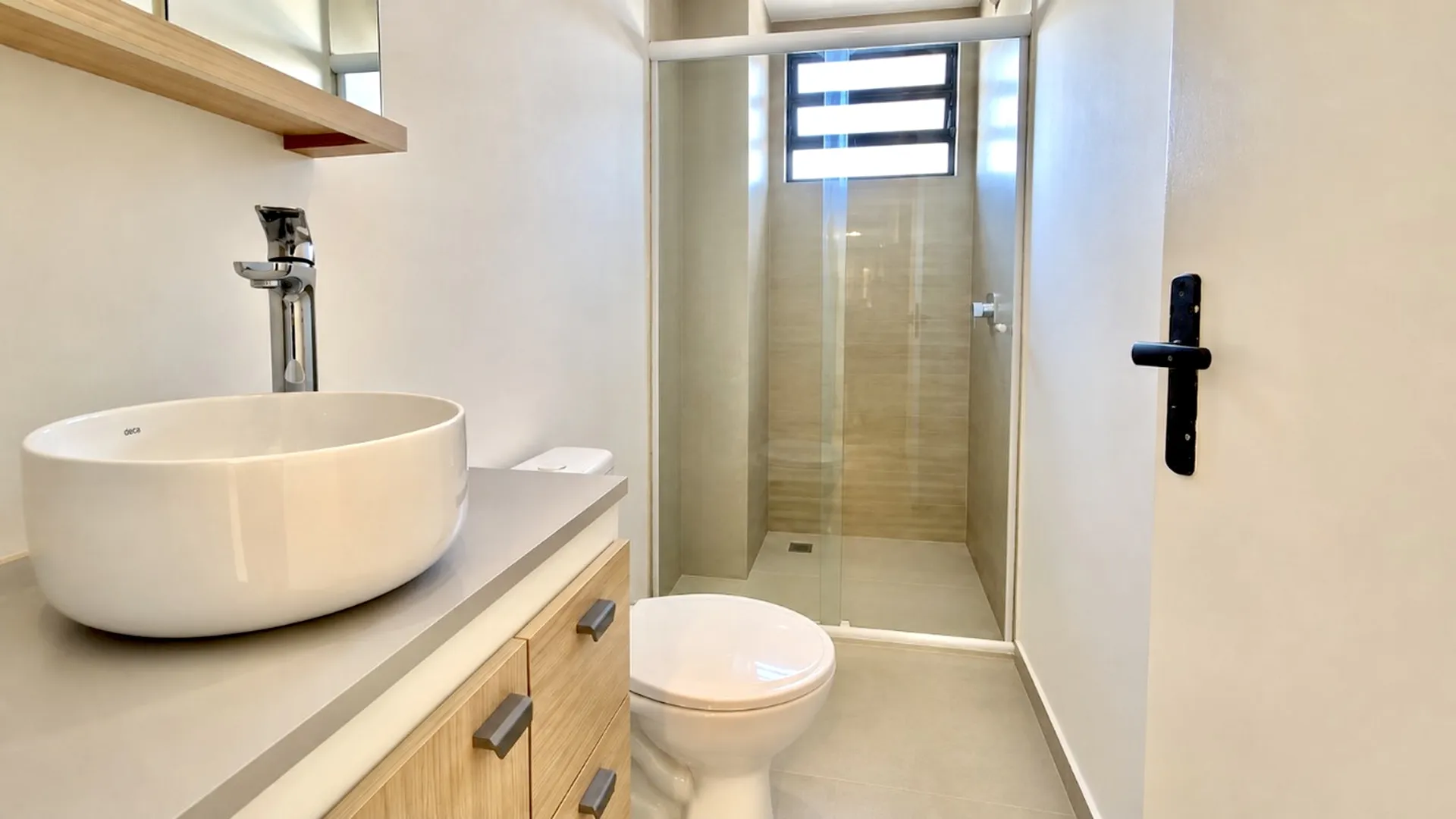 R$ 392.000 - APARTAMENTO DE FRENTE - REFORMADO - 73M2 - 2 DORM - DEPEND&Ecirc;NCIA - 1 VAGA  Porto Alegre - 