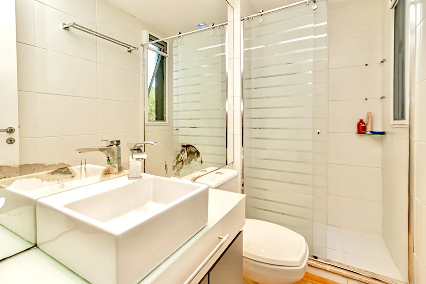 R$ 712.000 - EXCELENTE APARTAMENTO - 89M2 - 2 DORM - 2 SU&Iacute;TES - 2 VAGAS  Porto Alegre - 